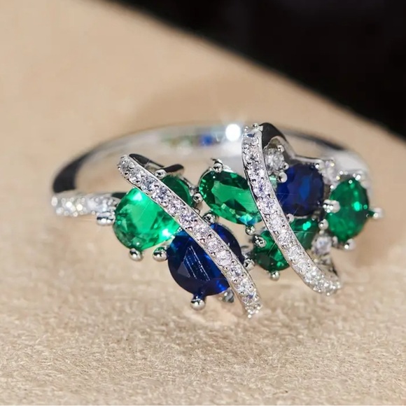 Simulated Emerald & Sapphire Ring - Picture 4 of 5